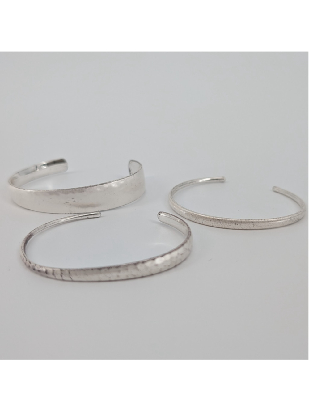 Kendra Scott Tiana Bright Silver Cuff Bracelet Set 3 Hammered Asymmetrical - Picture 3 of 13